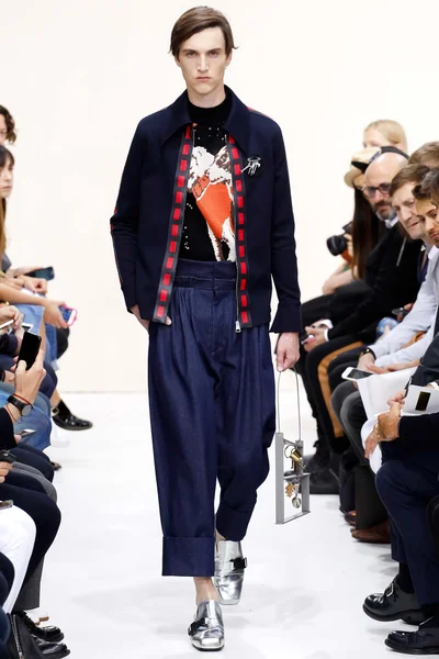 Look 3